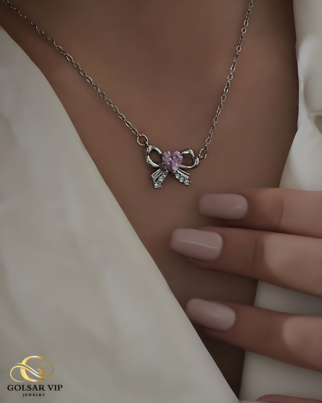 گردنبند مینیمال استیل نقرهای طرح پاپیون نگین صورتی
