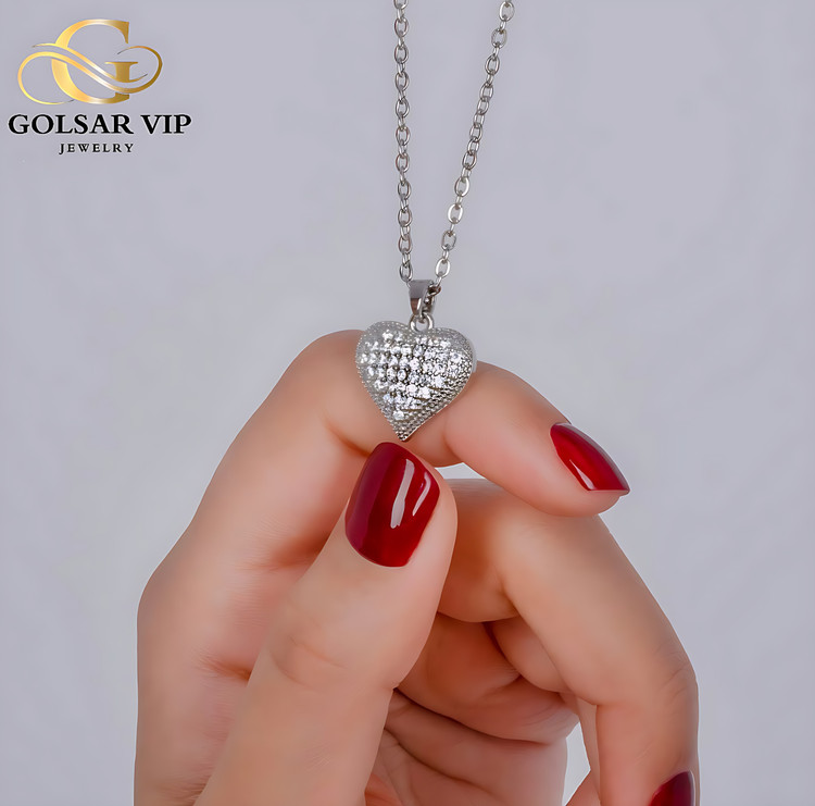 گردنبند مینیمال استیل نقرهای طرح قلب نگینی