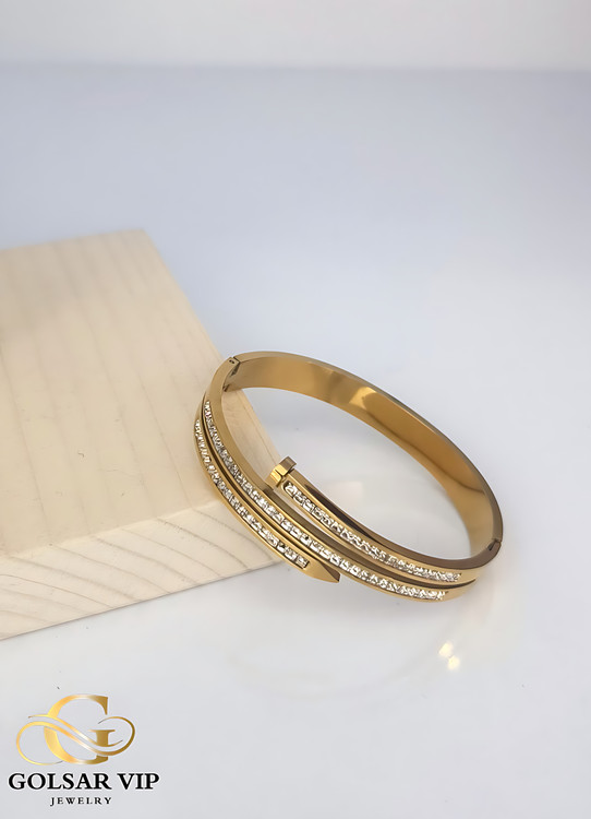 دستبند میخی ریز نگین رنگ ثابت و ضد حساسیت آلیاژ استیل با آبکاری طلا کیفیت عالی