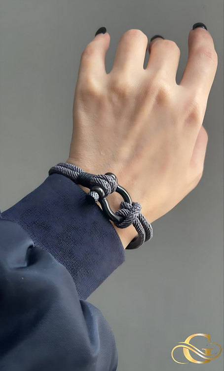 دستبند اومگا خاکستری تیره رنگ ثابت و ضد حساسیت آلیاژ استیل کیفیت بالا