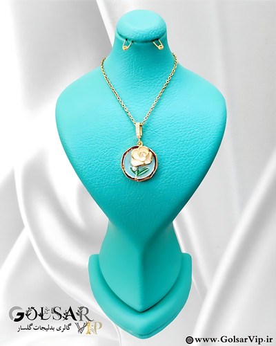 گردنبند گل سفید رنگ ثابت و ضد حساسیت آلیاژ استیل با آبکاری طلا کیفیت بالا