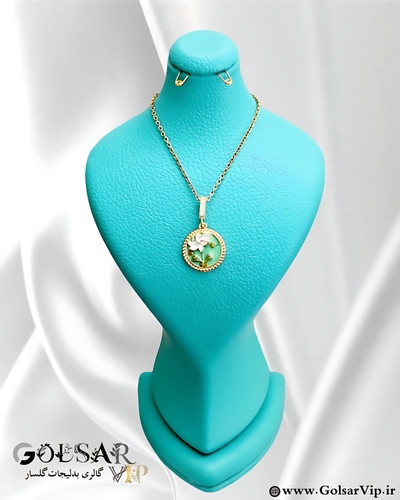 گردنبند گل سفید رنگ ثابت و ضد حساسیت آلیاژ استیل با آبکاری طلا کیفیت بالا